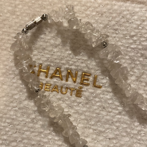 CRYSTAL GLASS NECKLACE - Picture 3 of 3